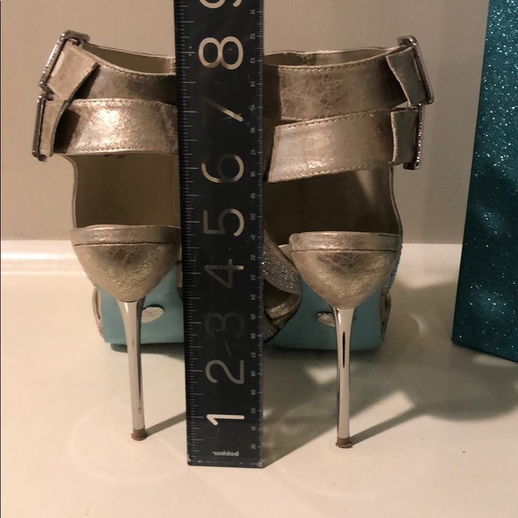 Betsey Johnson Blue - Crepe in Champagne - Picture 3 of 8